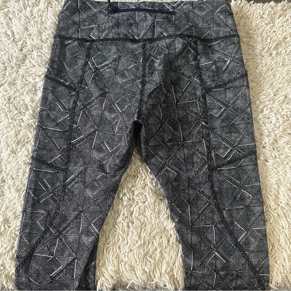 lululemon athletica Geometric Black and Gray Leggings size 6